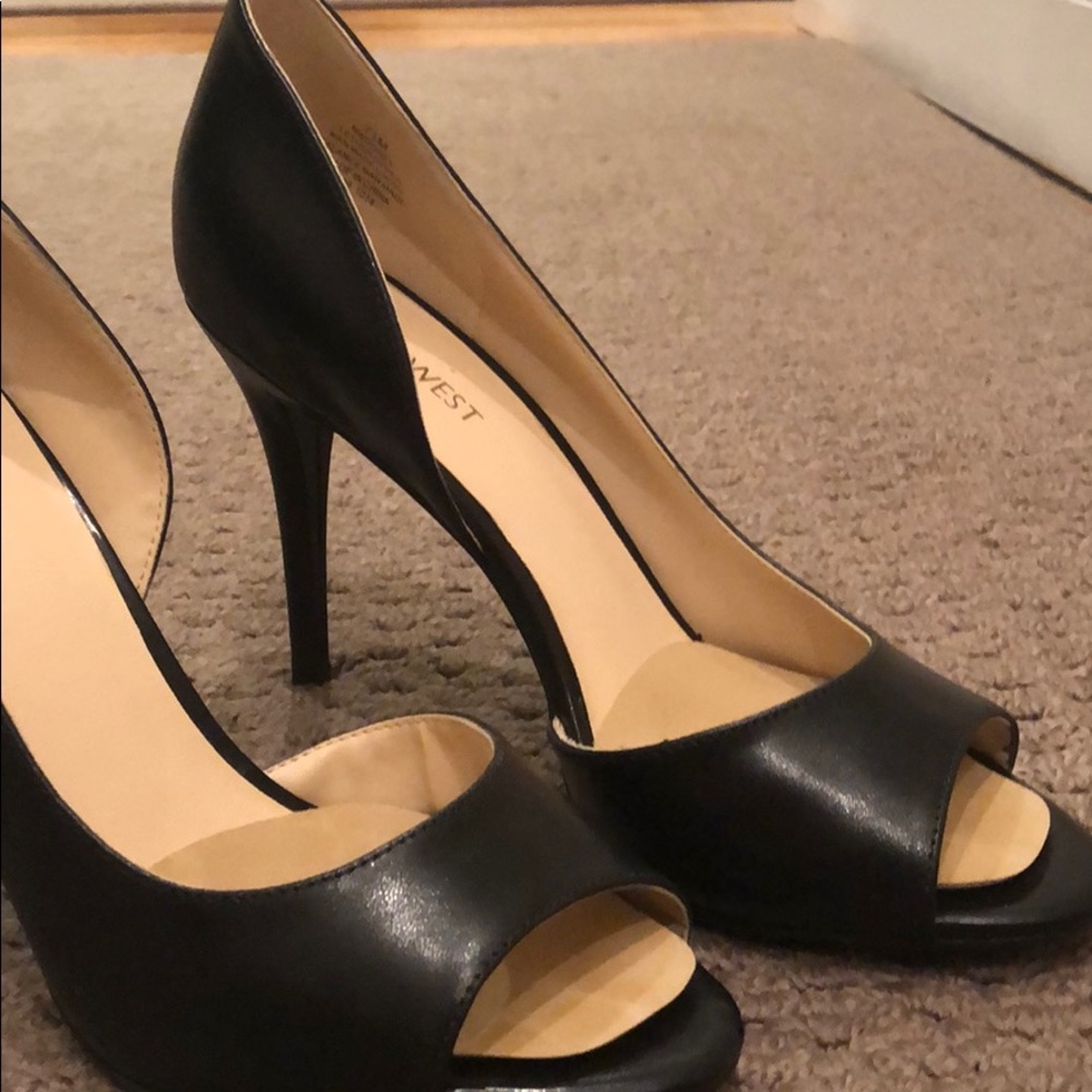 Timeless pumps worn once